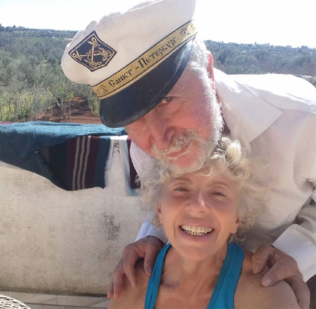 Маја Волк са вереником Никосом: Интима из спаваће собе